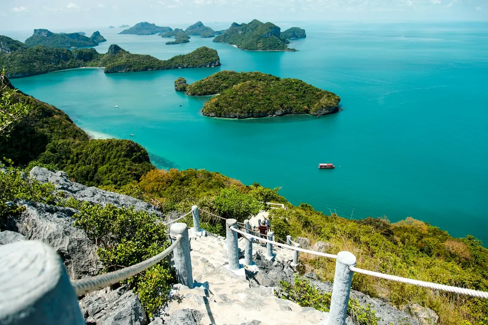 From Koh Samui: Ang Thong National Marine Park Big-Boat Cruise with Lunch and Transfers