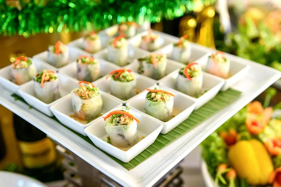 Spring rolls served at Sun World Fansipan Legend buffet.