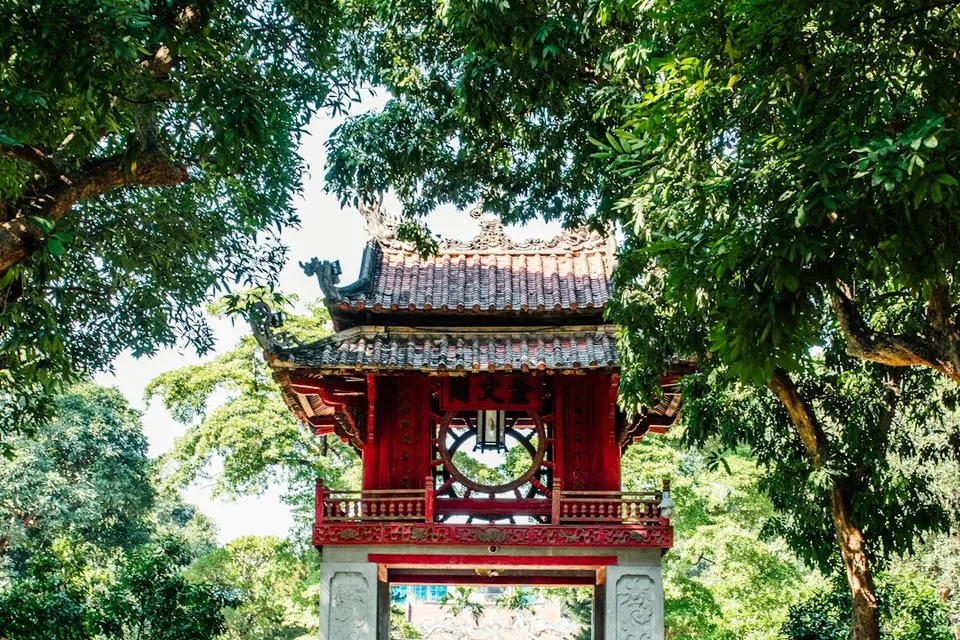 a group of people that are standing in front of a gate