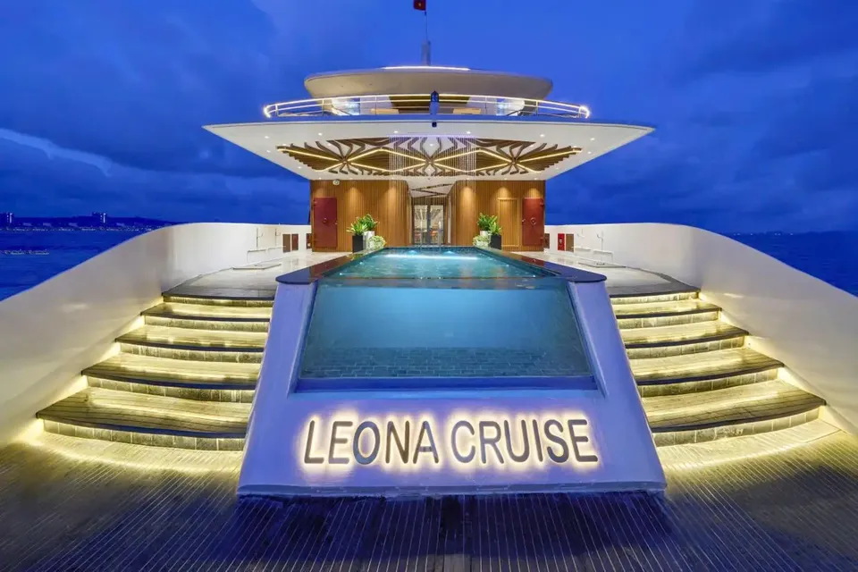 Halong Bay - LEONA LUXURY DAY CRUISE- SIC with Limo Bus