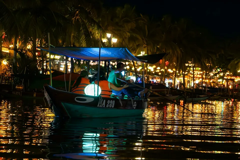 Hoi An Ancient Town Tour + Lantern Boat - SIC Tour