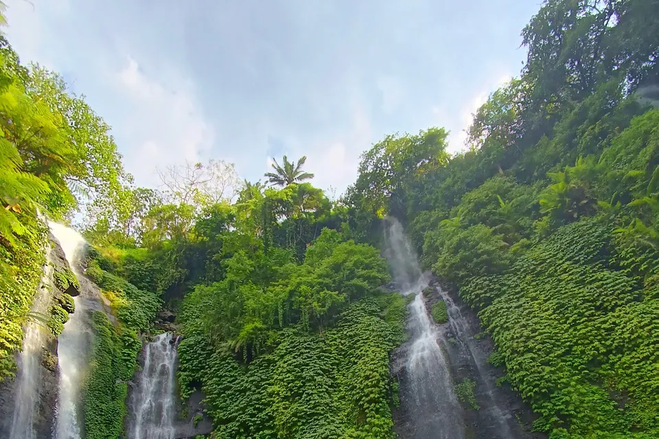 Fiji Waterfall photo 2