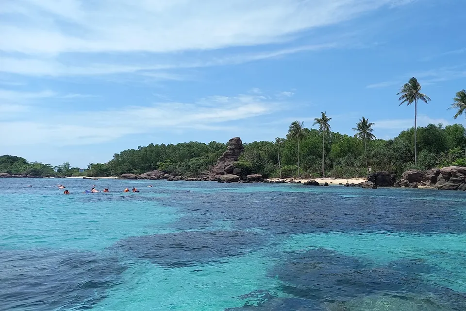4 Island Hopping Tour - Local Lunch with One Way Cable Car + Aquatopia waterpark + Speedboat on SIC photo 13