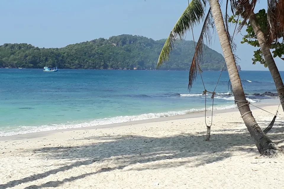 3 Island Hopping Tour - Local Lunch, No Cable Car - SIC photo 5