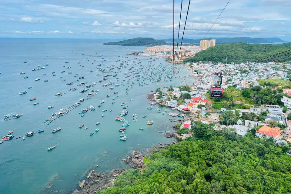 4 Island Hopping Tour - Local Lunch with One Way Cable Car + Aquatopia waterpark + Speedboat on SIC photo 15
