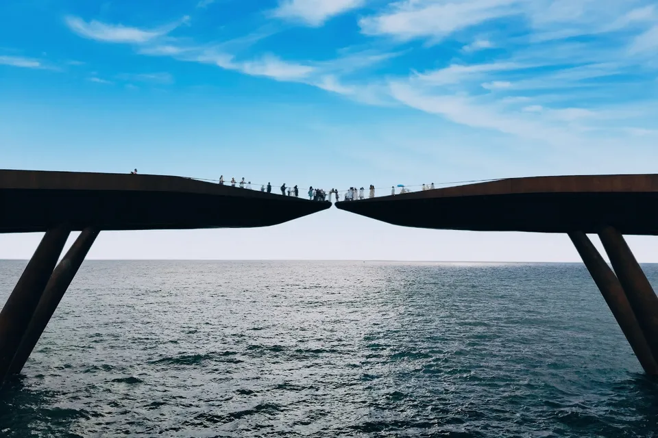 Kiss Bridge