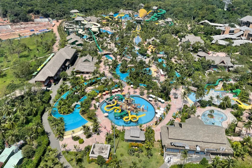 4 Island Hopping Tour - Local Lunch with One Way Cable Car + Aquatopia waterpark + Speedboat on SIC photo 3