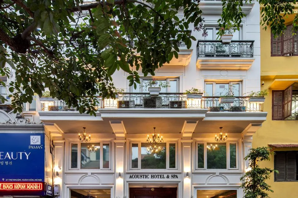 Acoustic Hotel & Spa