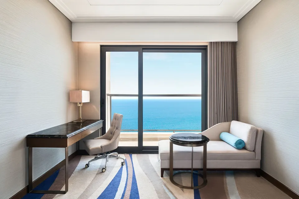 377 sq.ft (35 sq.mt), Ocean View, KingBed