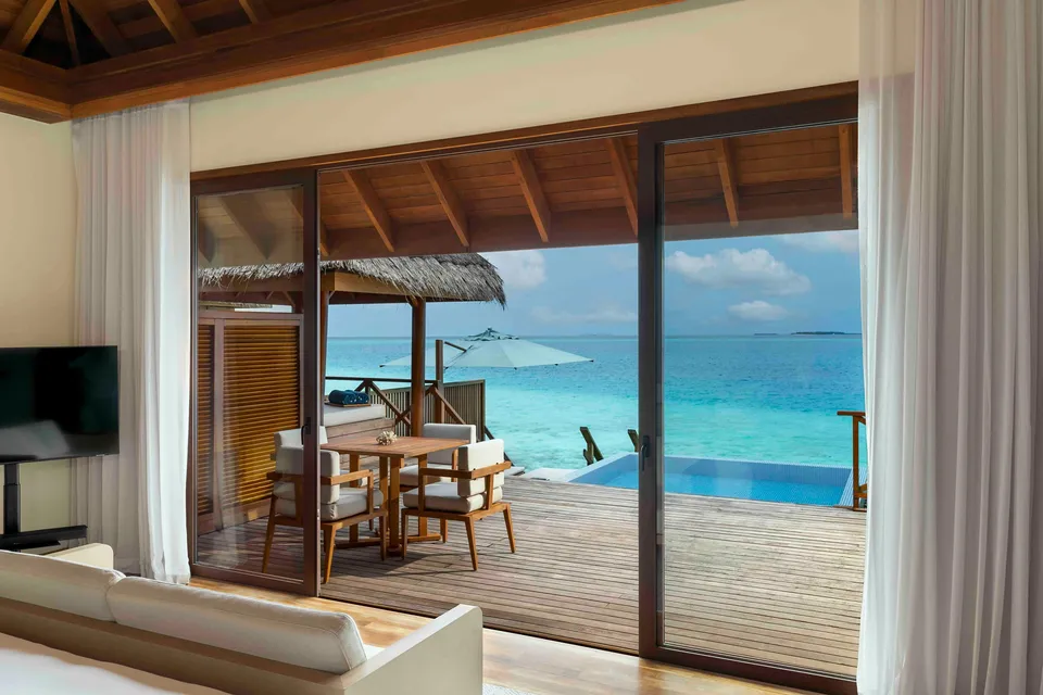 Lagoon Bungalow with Pool
