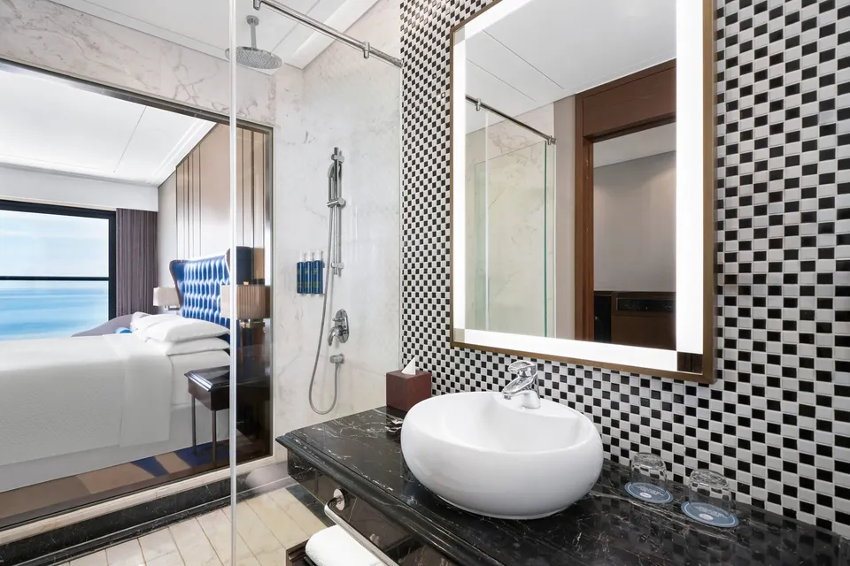 Room, 1 King Bed, Balcony, Ocean View