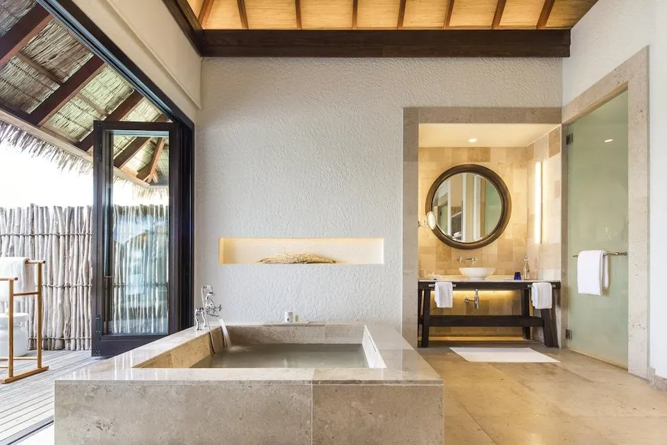Suite (Water)