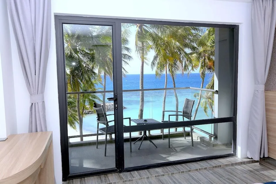 Deluxe Double Room with Balcony and Sea View