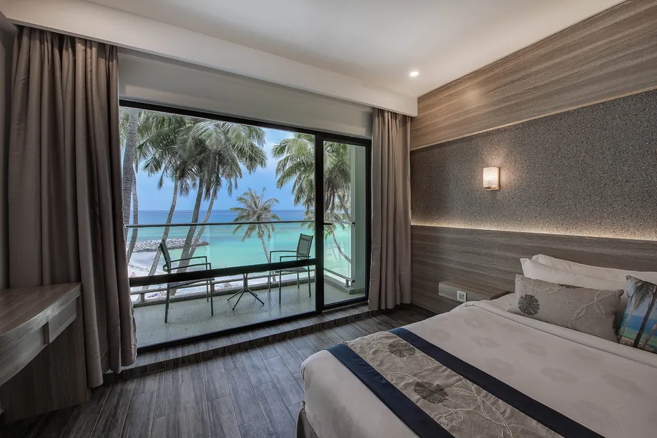 Deluxe Double Room with Balcony and Sea View