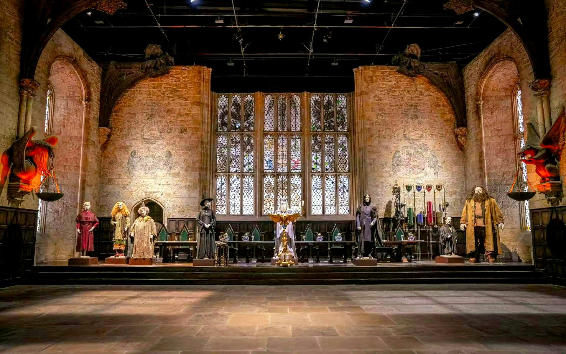 Costumes displayed in the Great Hall set at Warner Bros. Studio Tour Tokyo - The Making of Harry Potter.