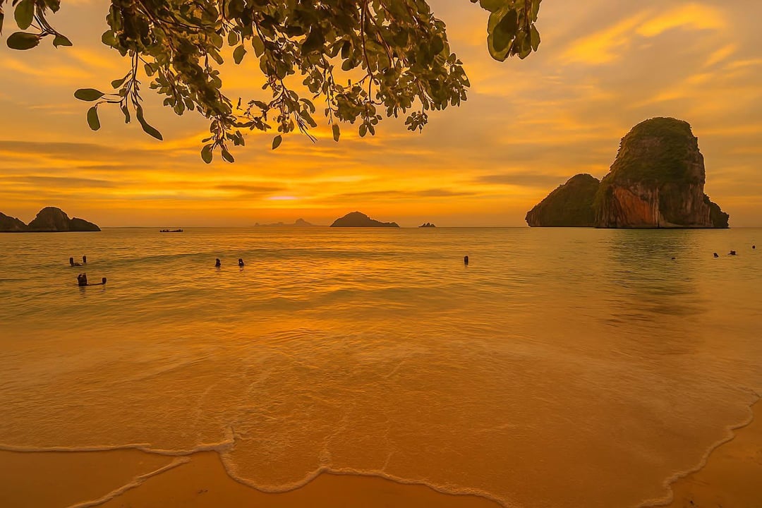 Krabi: 7 Islands Sunset Tour by Speedboat & BBQ Dinner