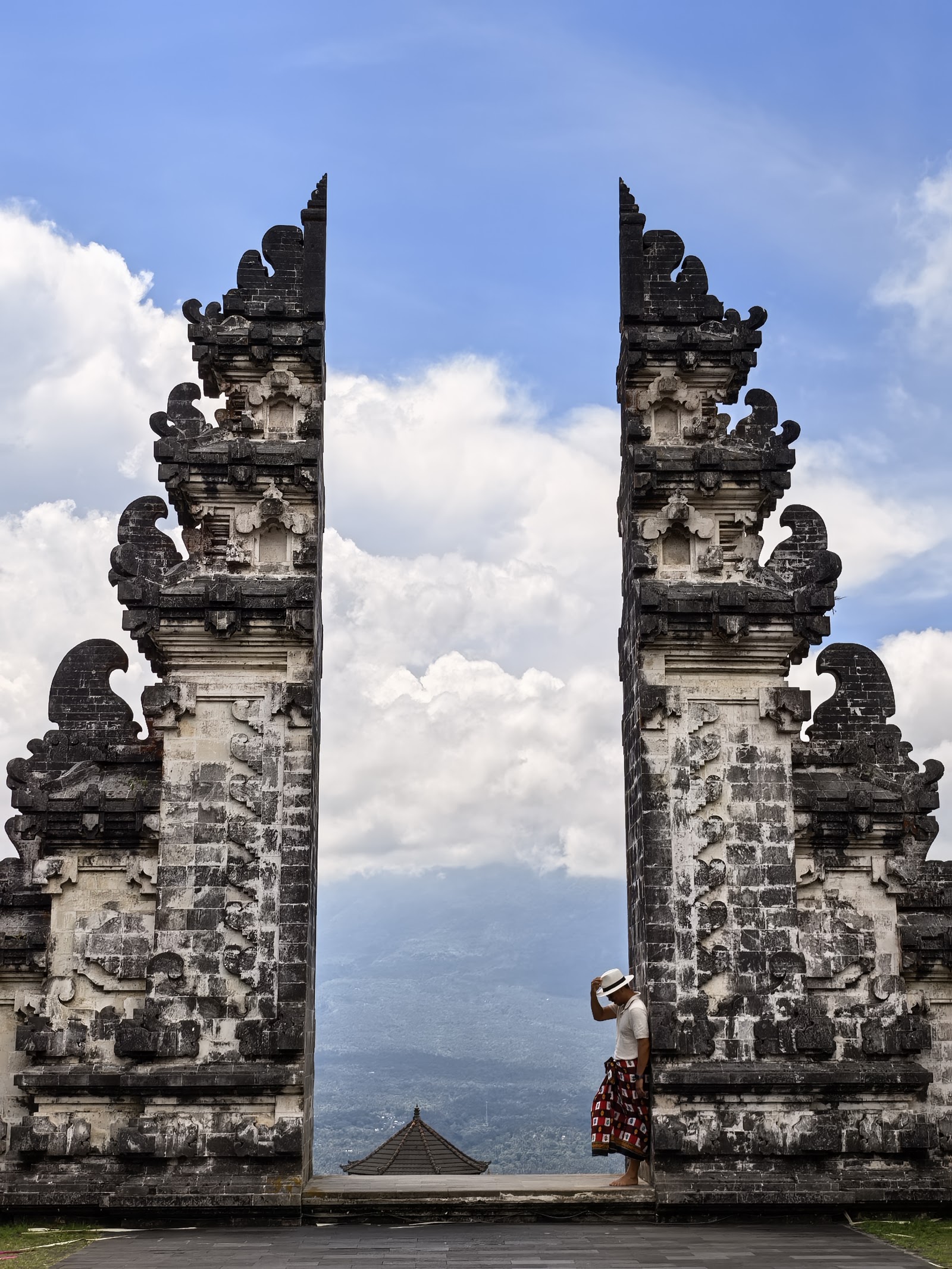 East Bali Instagrammable Tour - Lempuyang + Tirta Gangga + Black Sand