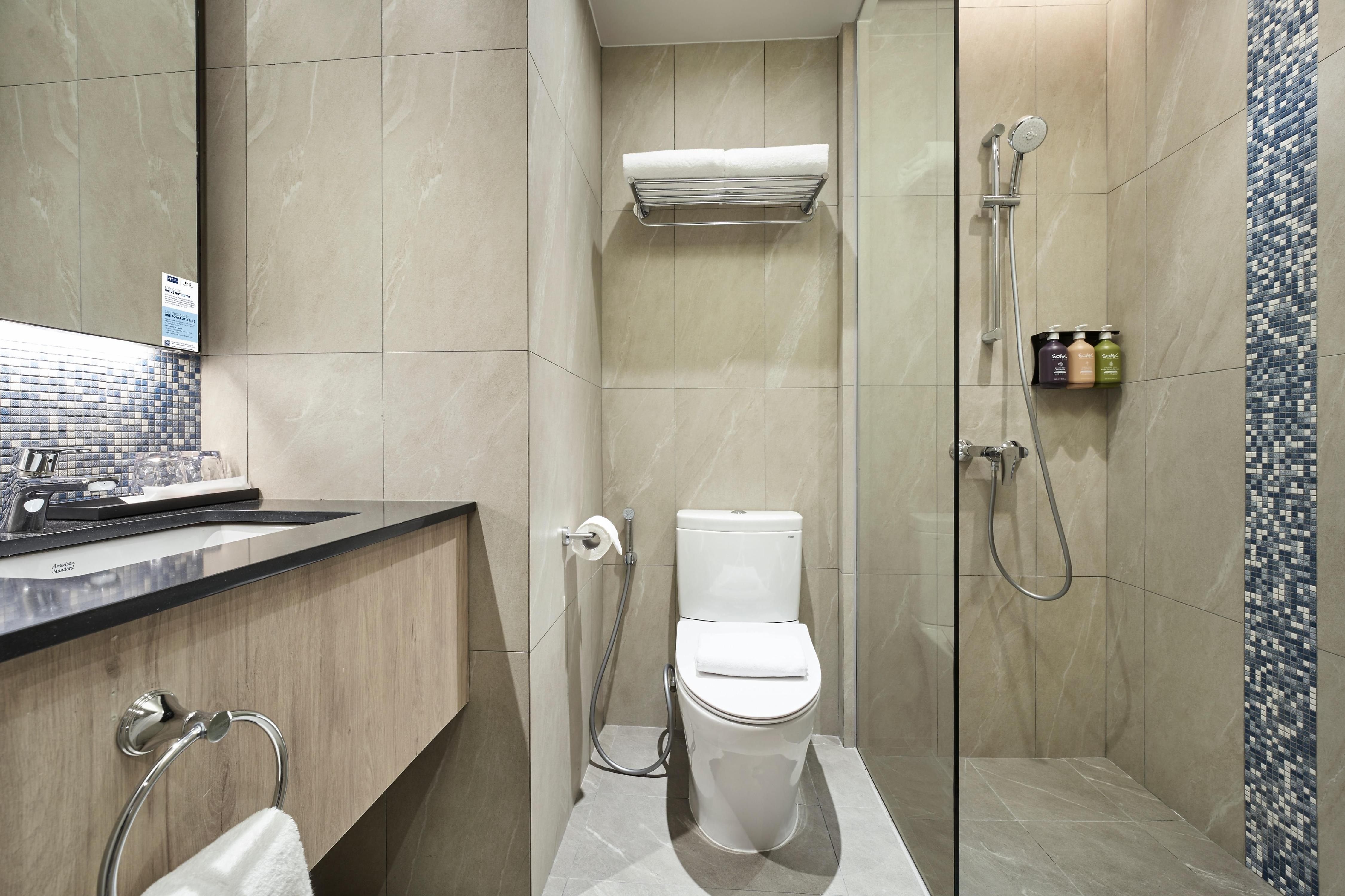 Standard Queen Room with free breakfast