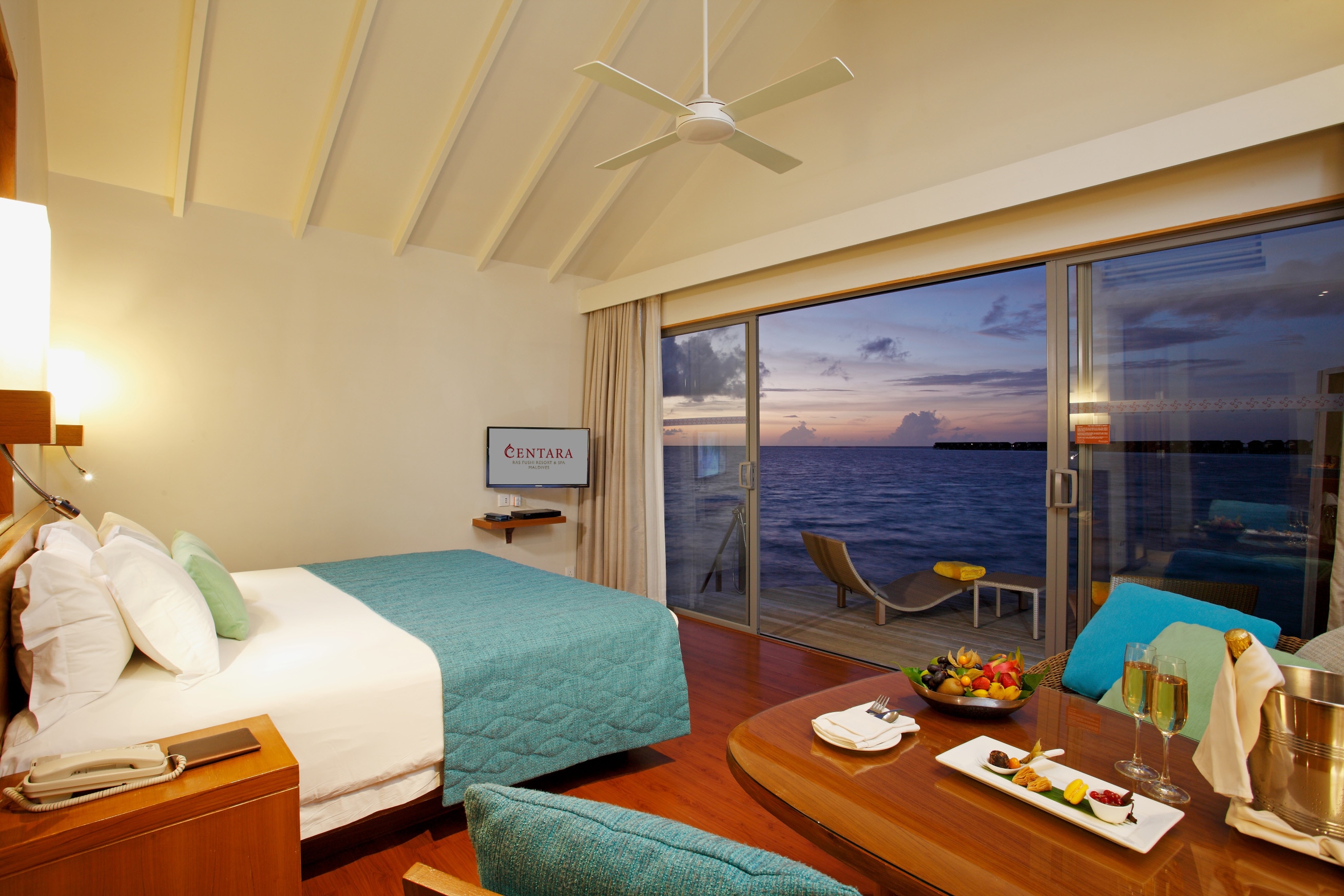 Overwater Villa King