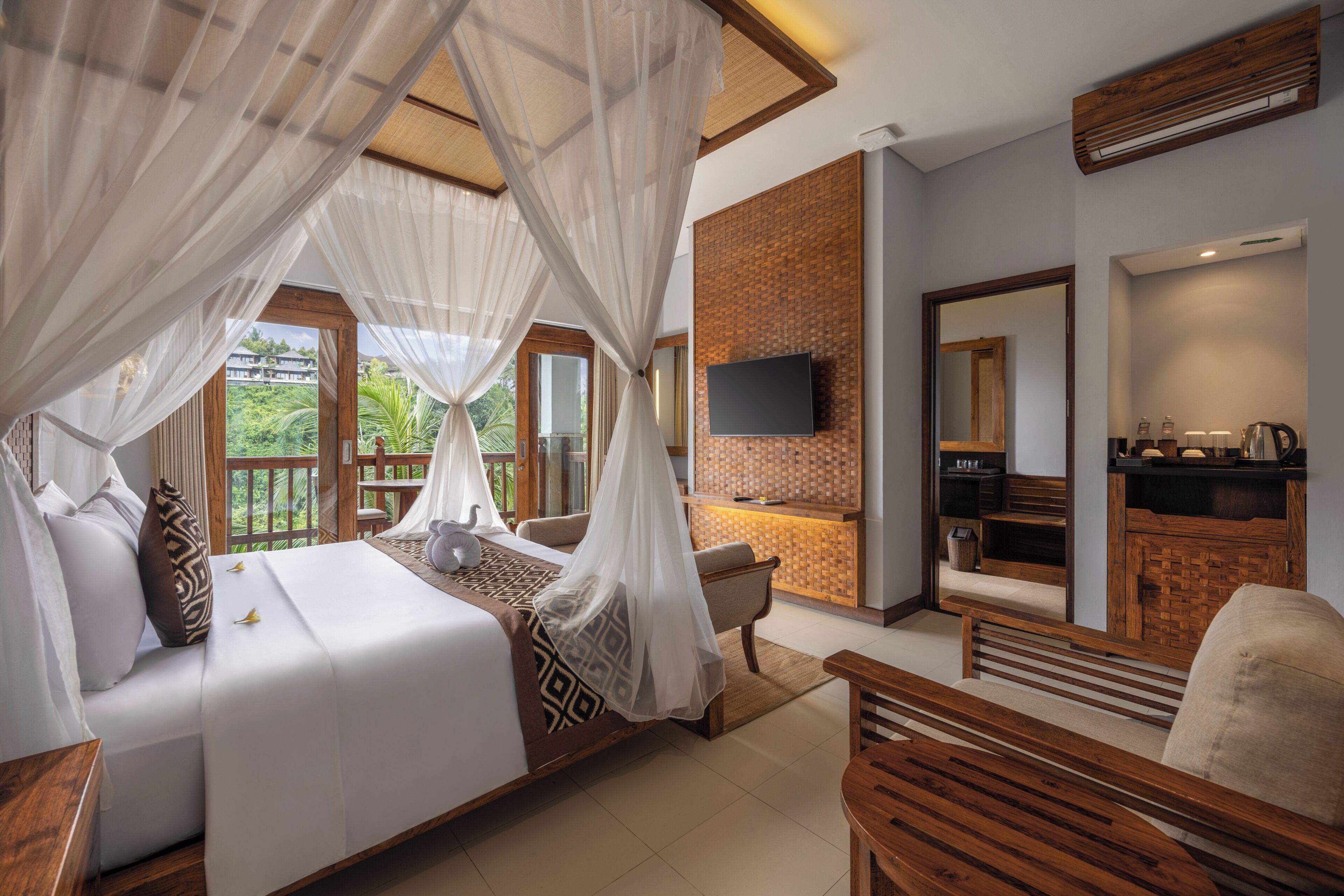 Suite Room with Valley View