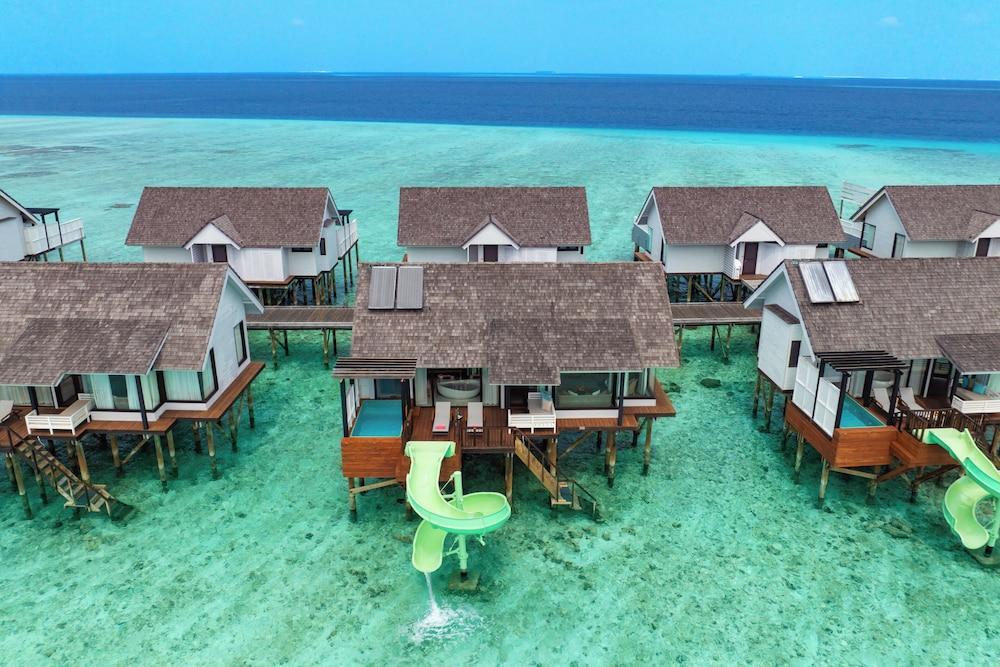 Wind Villa with Jacuzzi and Slide